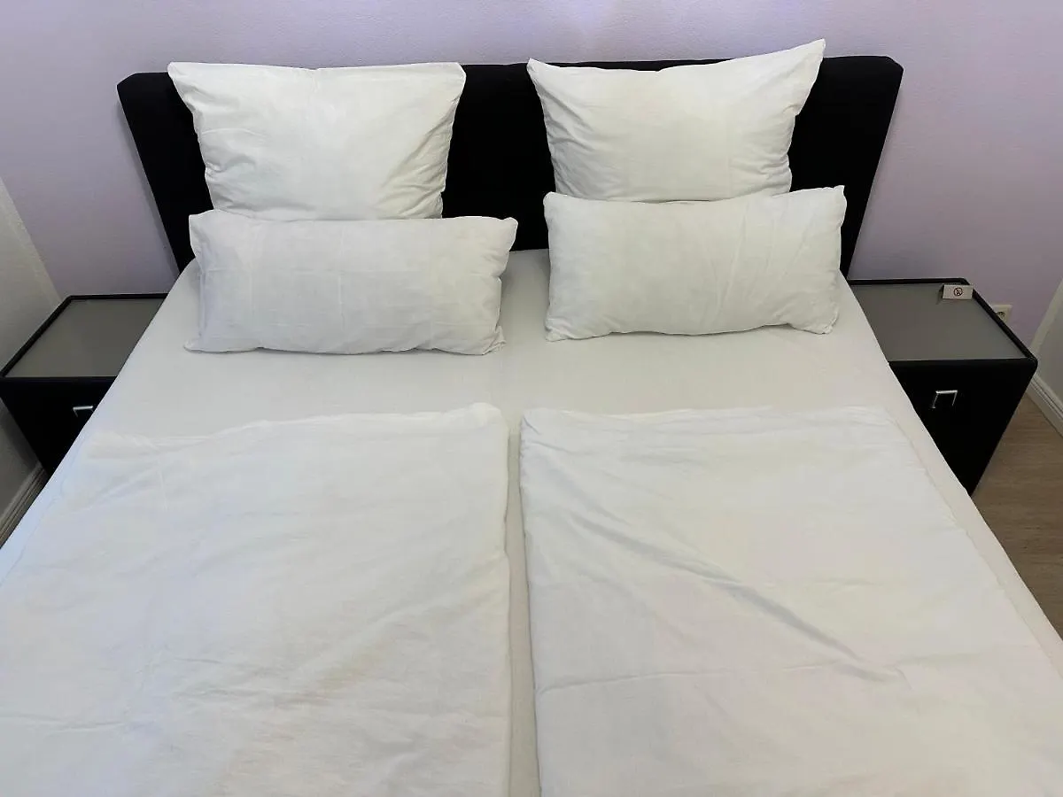 Traumhafte Haushaelfte Mit Kamin, Garten & Whirlpool Apartment Berlin 0*,